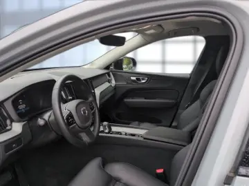 VOLVO XC 60 Plus Dark 2WD Bluetooth LED Vollleder