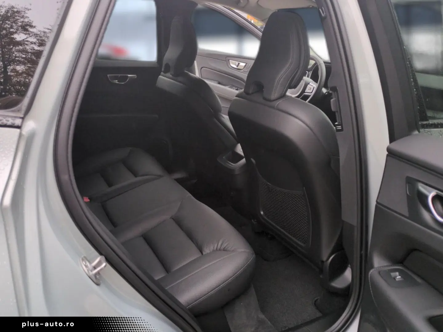 VOLVO XC 60 Plus Dark 2WD Bluetooth LED Vollleder