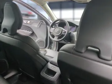 VOLVO XC 60 Plus Dark 2WD Bluetooth LED Vollleder