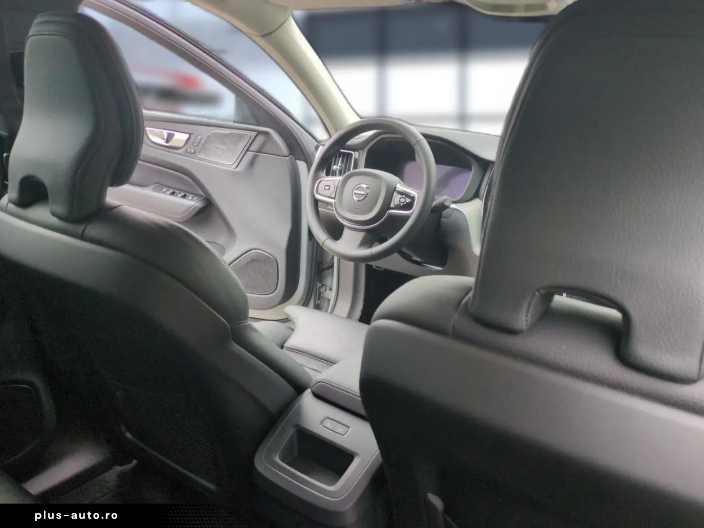 VOLVO XC 60 Plus Dark 2WD Bluetooth LED Vollleder