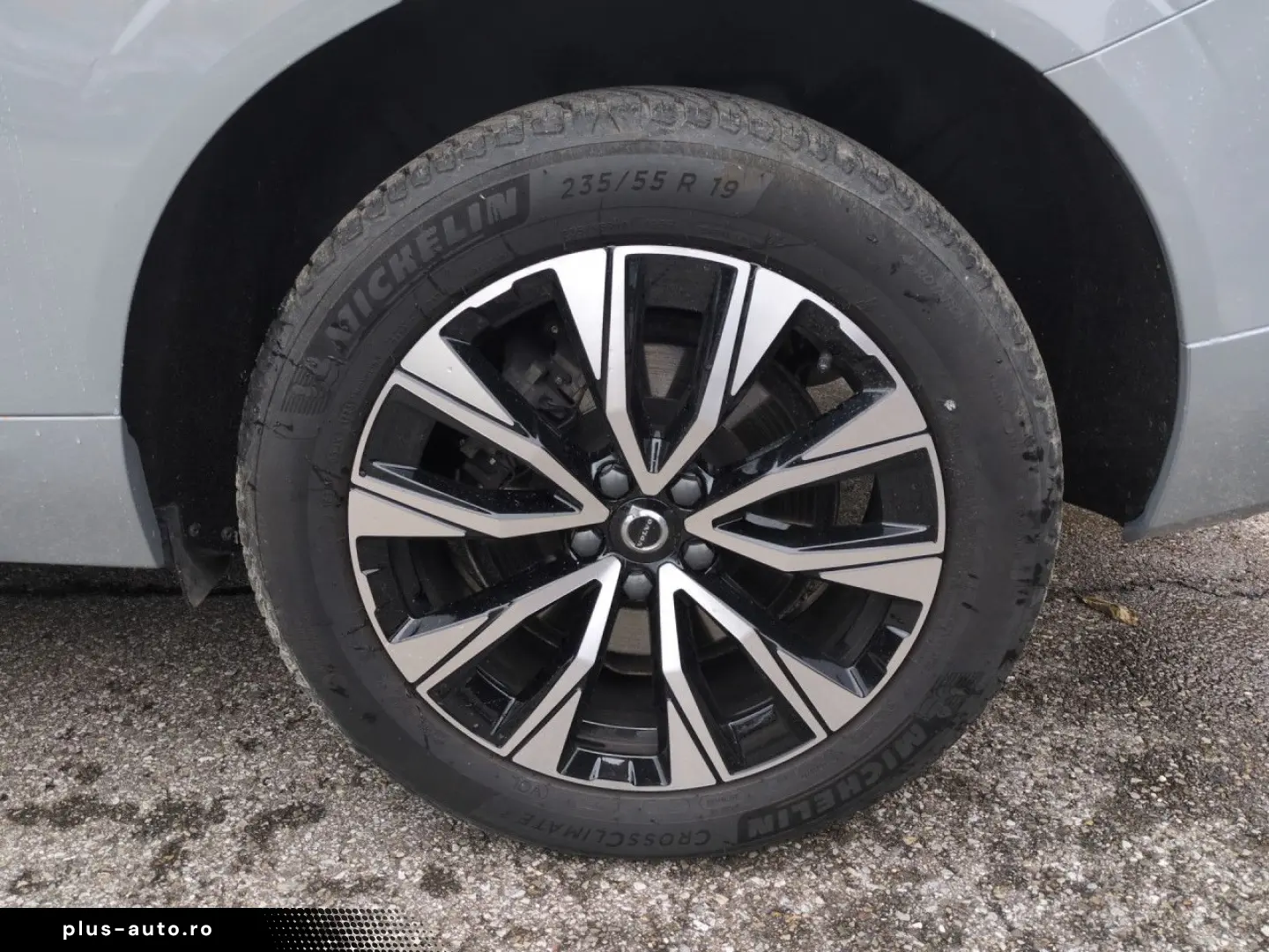 VOLVO XC 60 Plus Dark 2WD Bluetooth LED Vollleder