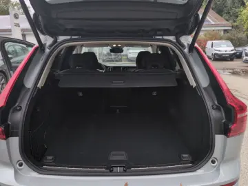 VOLVO XC 60 Plus Dark 2WD Bluetooth LED Vollleder