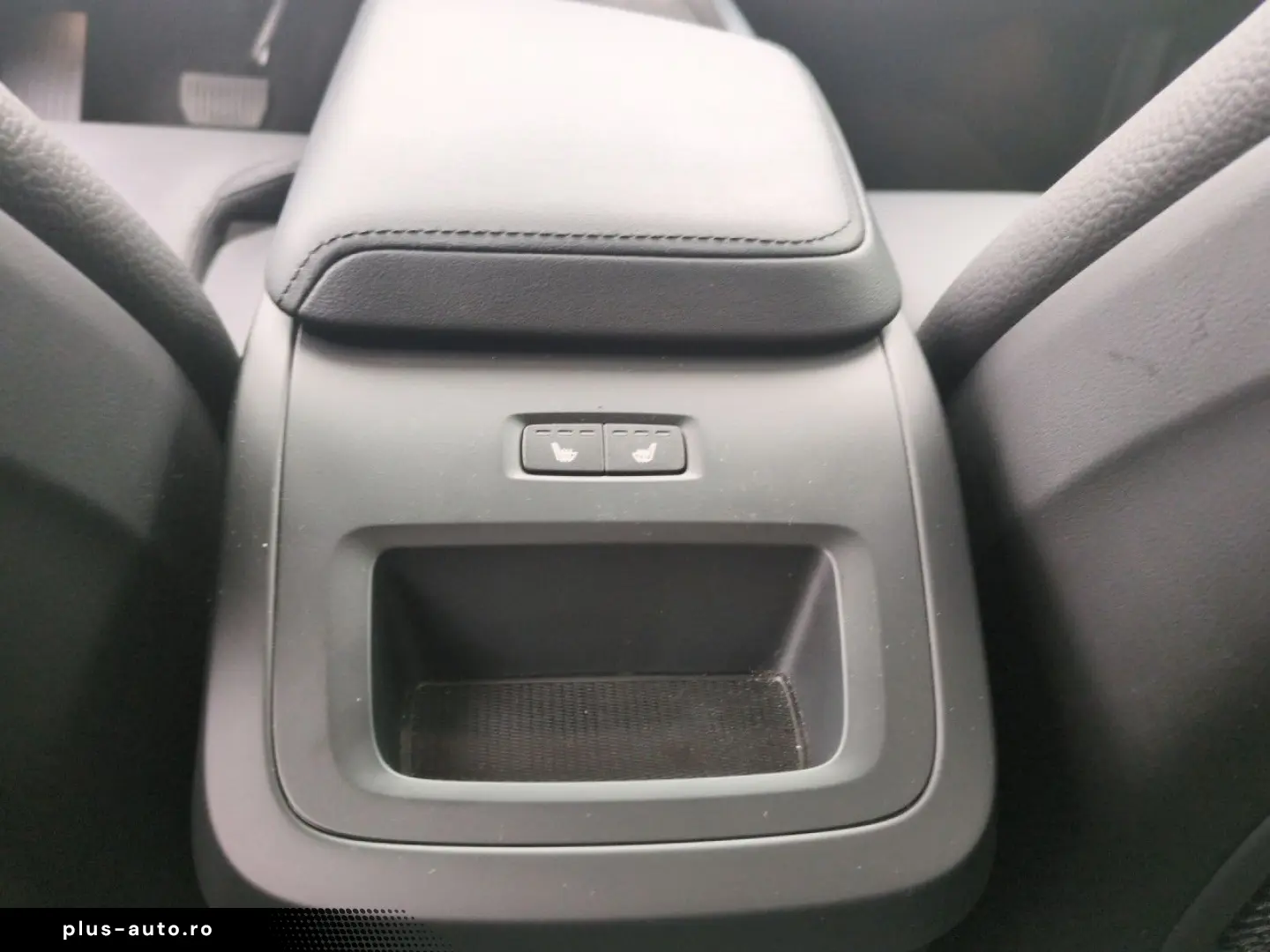 VOLVO XC 60 Plus Dark 2WD Bluetooth LED Vollleder