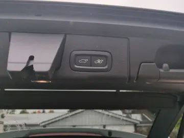 VOLVO XC 60 Plus Dark 2WD Bluetooth LED Vollleder