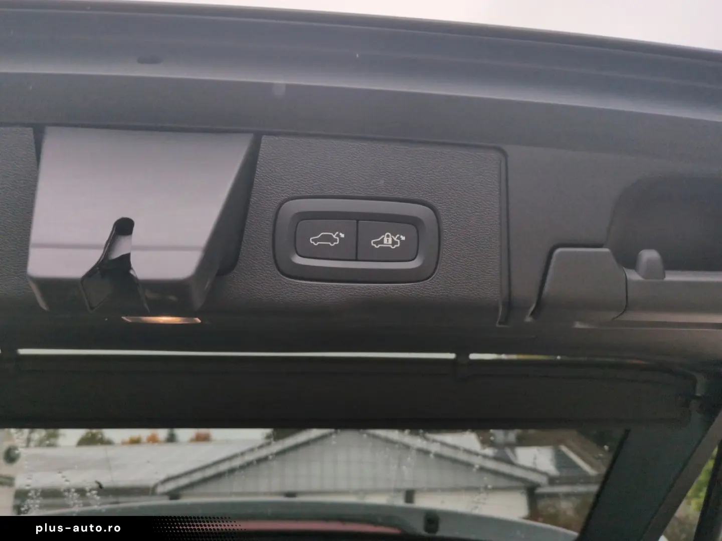 VOLVO XC 60 Plus Dark 2WD Bluetooth LED Vollleder