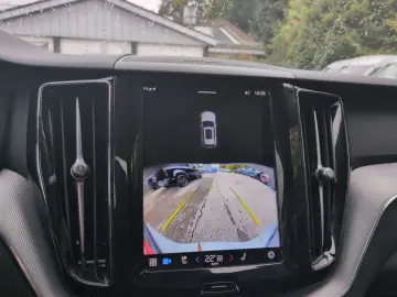 VOLVO XC 60 Plus Dark 2WD Bluetooth LED Vollleder