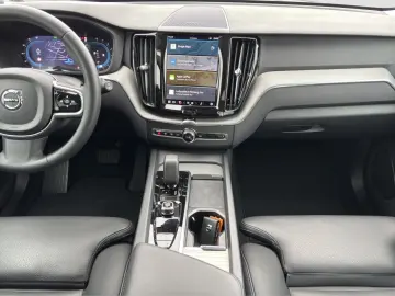 VOLVO XC60 B4 Plus Dark Pano Standhz 360Kam BLIS GJR