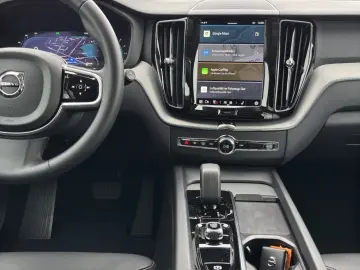 VOLVO XC60 B4 Plus Dark Pano Standhz 360Kam BLIS GJR