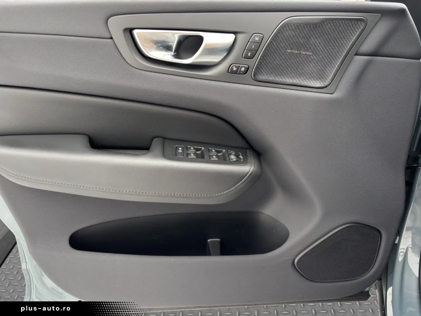 VOLVO XC60 B4 Plus Dark Pano Standhz 360Kam BLIS GJR