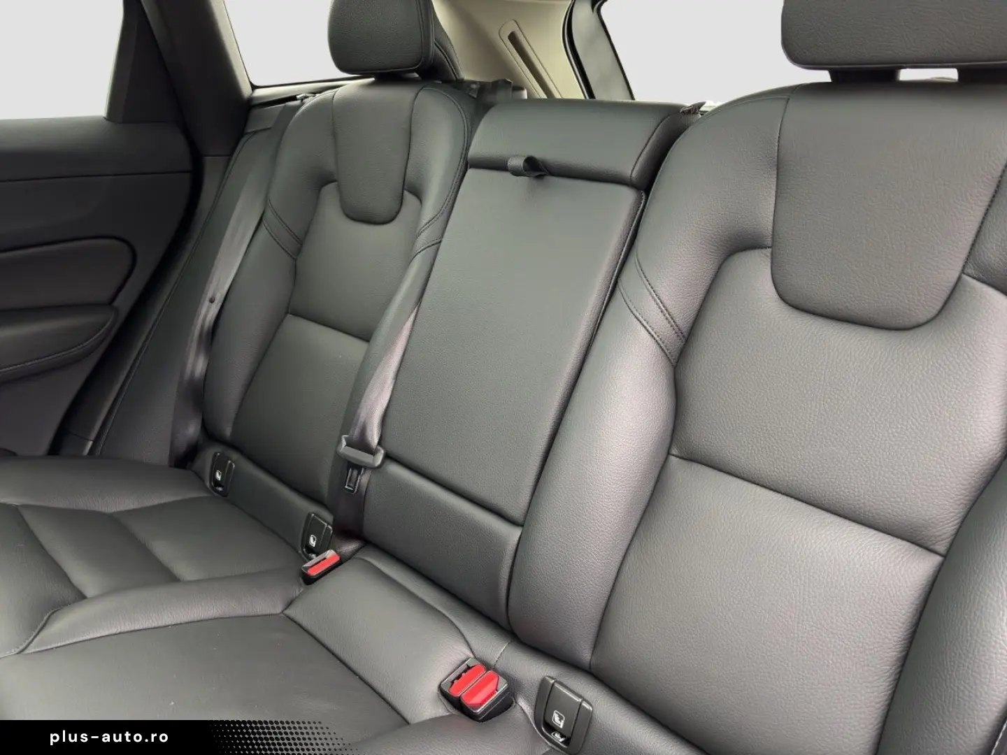 VOLVO XC60 B4 Plus Dark Pano Standhz 360Kam BLIS GJR