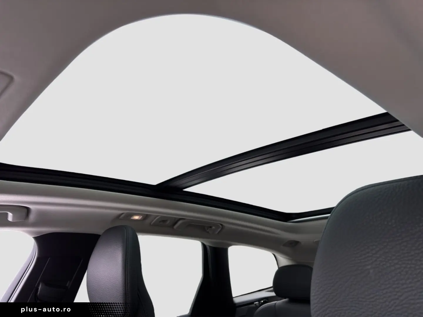 VOLVO XC60 B4 Plus Dark Pano Standhz 360Kam BLIS GJR