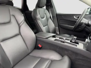 VOLVO XC60 B4 Plus Dark Pano Standhz 360Kam BLIS GJR