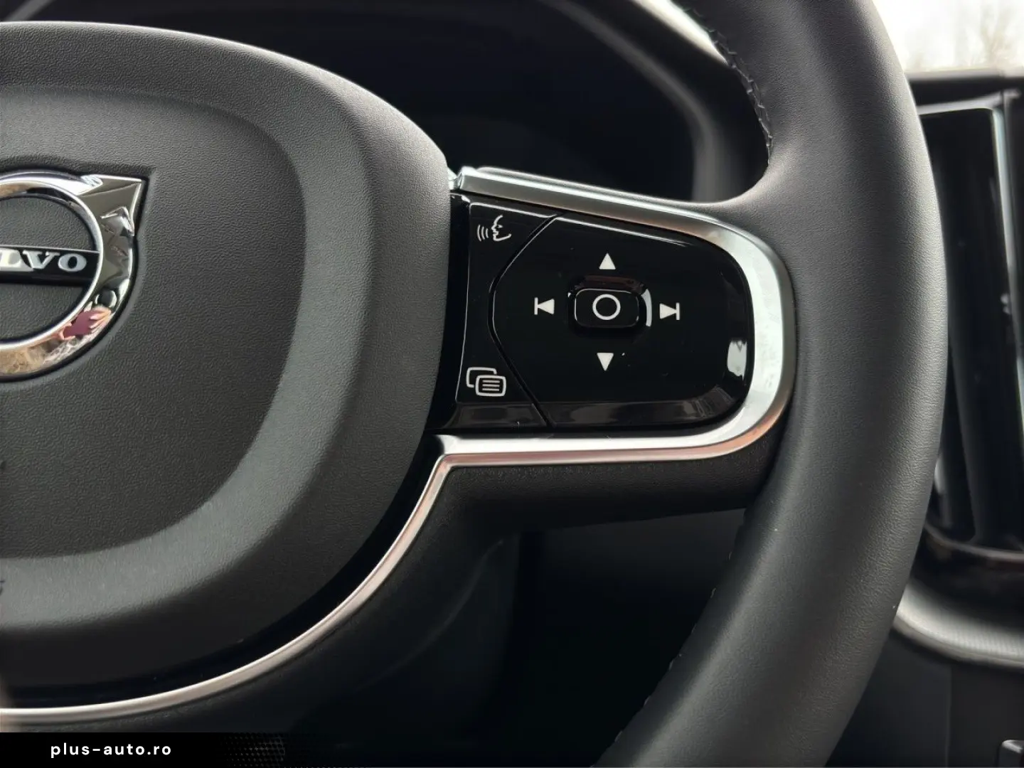 VOLVO XC60 B4 Plus Dark Pano Standhz 360Kam BLIS GJR