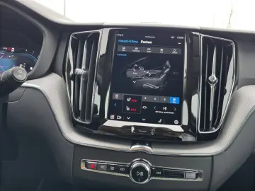 VOLVO XC60 B4 Plus Dark Pano Standhz 360Kam BLIS GJR