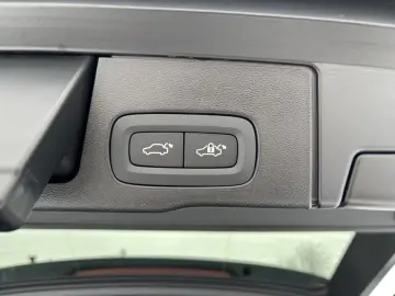 VOLVO XC60 B4 Plus Dark Pano Standhz 360Kam BLIS GJR