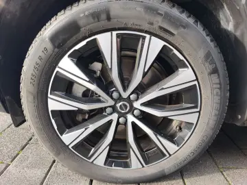 VOLVO XC60 B4 Plus Dark 2WD Mild Hybrid Navi Leder Dig