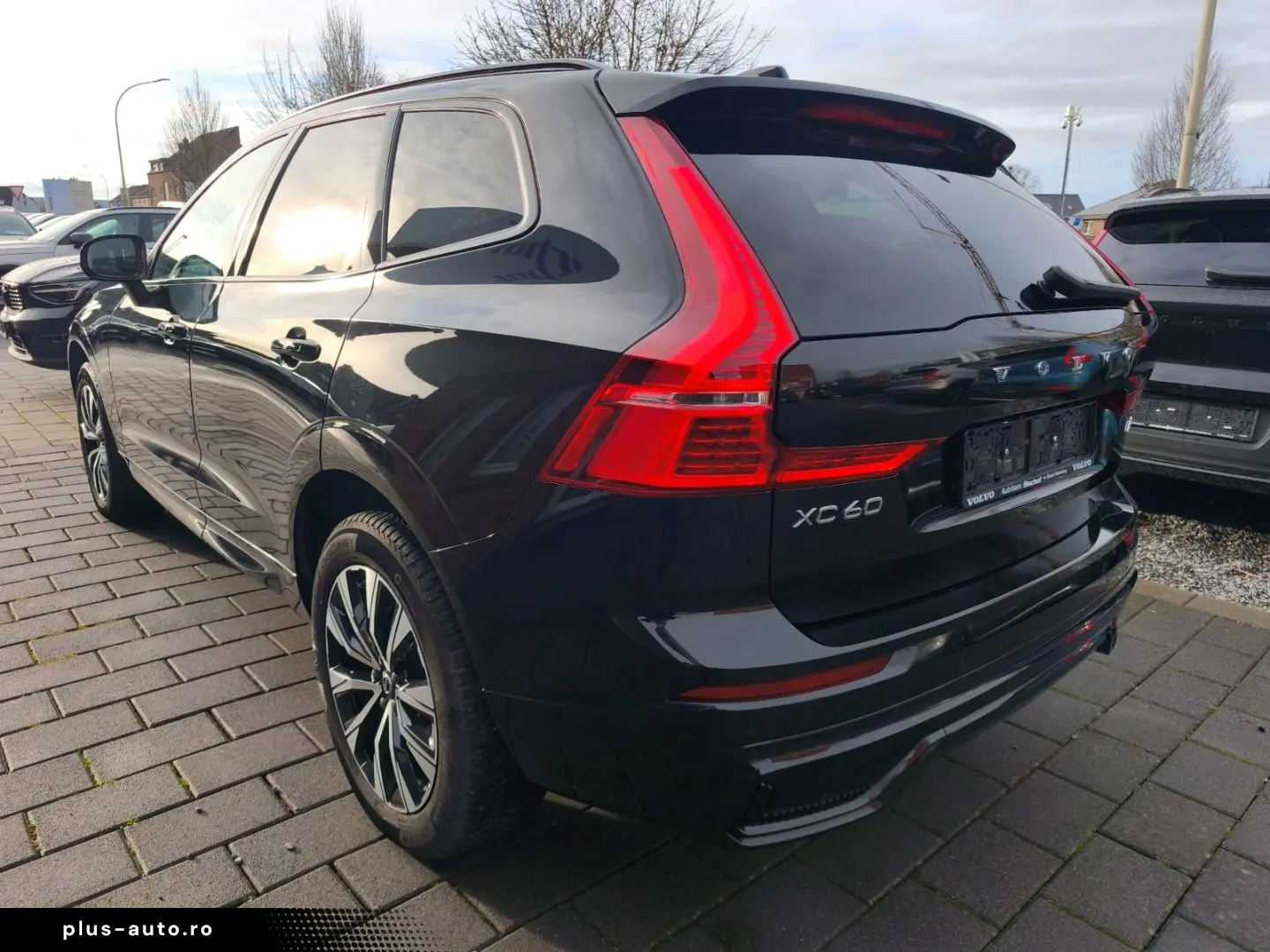 VOLVO XC60 B4 Plus Dark 2WD Mild Hybrid Navi Leder Dig