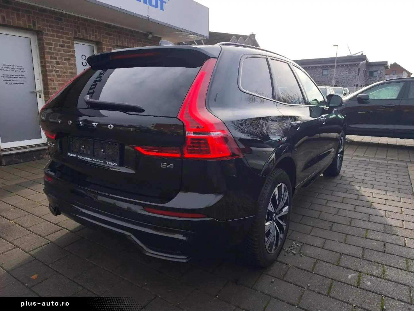 VOLVO XC60 B4 Plus Dark 2WD Mild Hybrid Navi Leder Dig