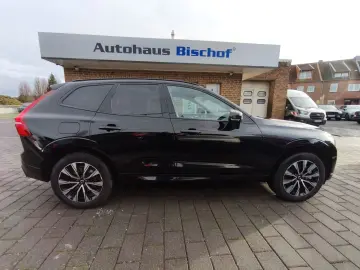 VOLVO XC60 B4 Plus Dark 2WD Mild Hybrid Navi Leder Dig