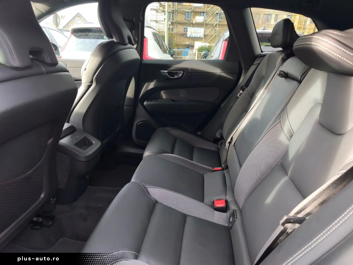 VOLVO XC60 B4 Plus Dark 2WD Mild Hybrid Navi Leder Dig