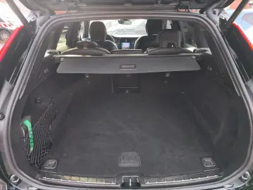 VOLVO XC60 B4 Plus Dark 2WD Mild Hybrid Navi Leder Dig