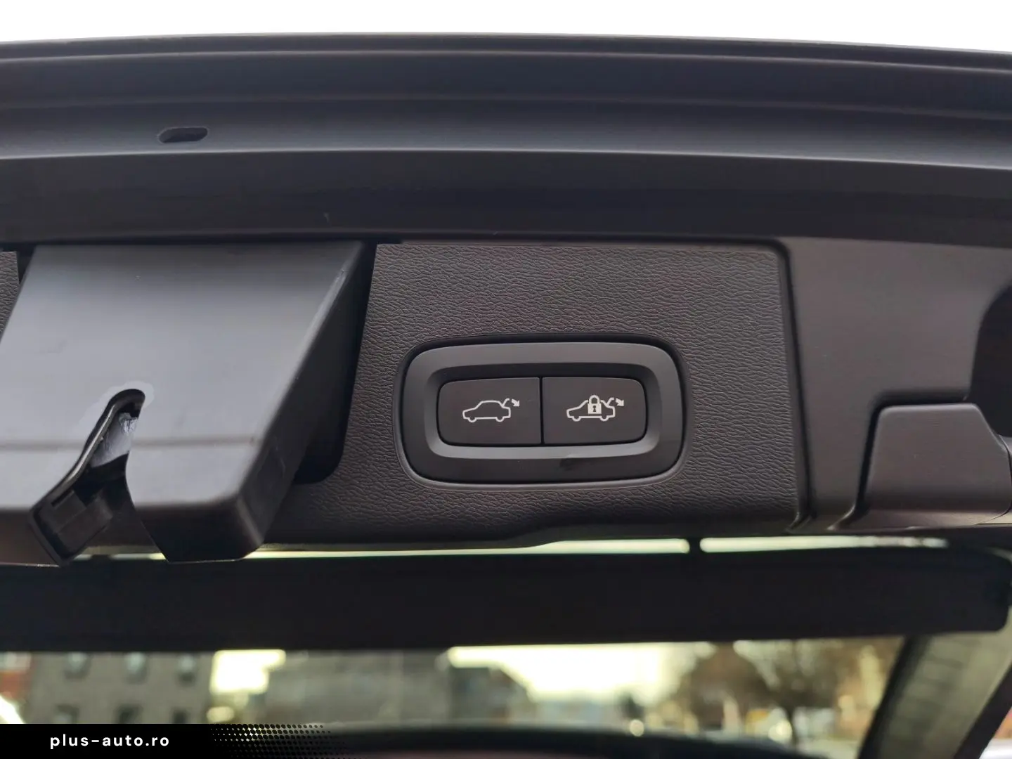 VOLVO XC60 B4 Plus Dark 2WD Mild Hybrid Navi Leder Dig