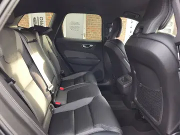 VOLVO XC60 B4 Plus Dark 2WD Mild Hybrid Navi Leder Dig