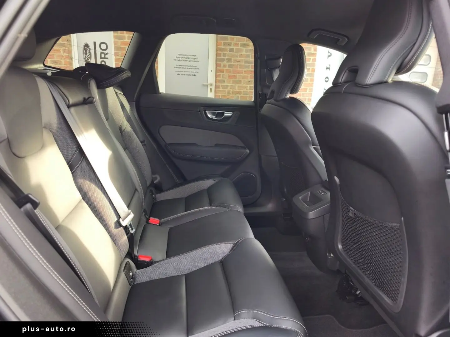 VOLVO XC60 B4 Plus Dark 2WD Mild Hybrid Navi Leder Dig