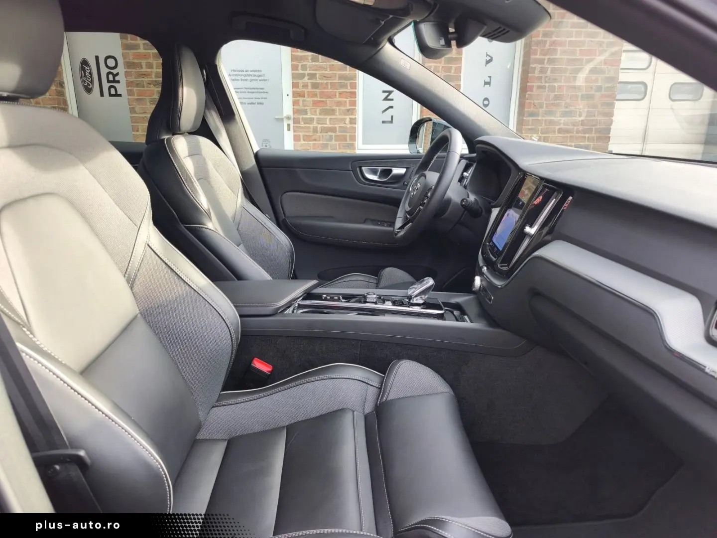 VOLVO XC60 B4 Plus Dark 2WD Mild Hybrid Navi Leder Dig