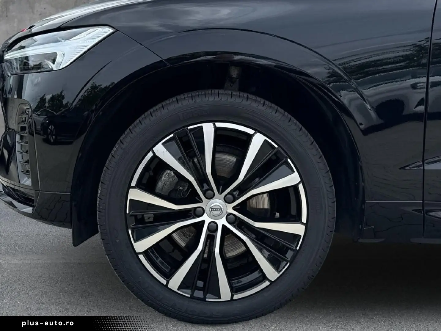 VOLVO XC60 B4 Benzin Plus Dark 2WD