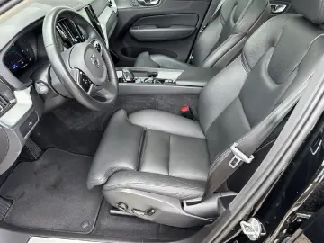 VOLVO XC60 B4 Benzin Plus Dark 2WD