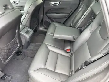 VOLVO XC60 B4 Benzin Plus Dark 2WD