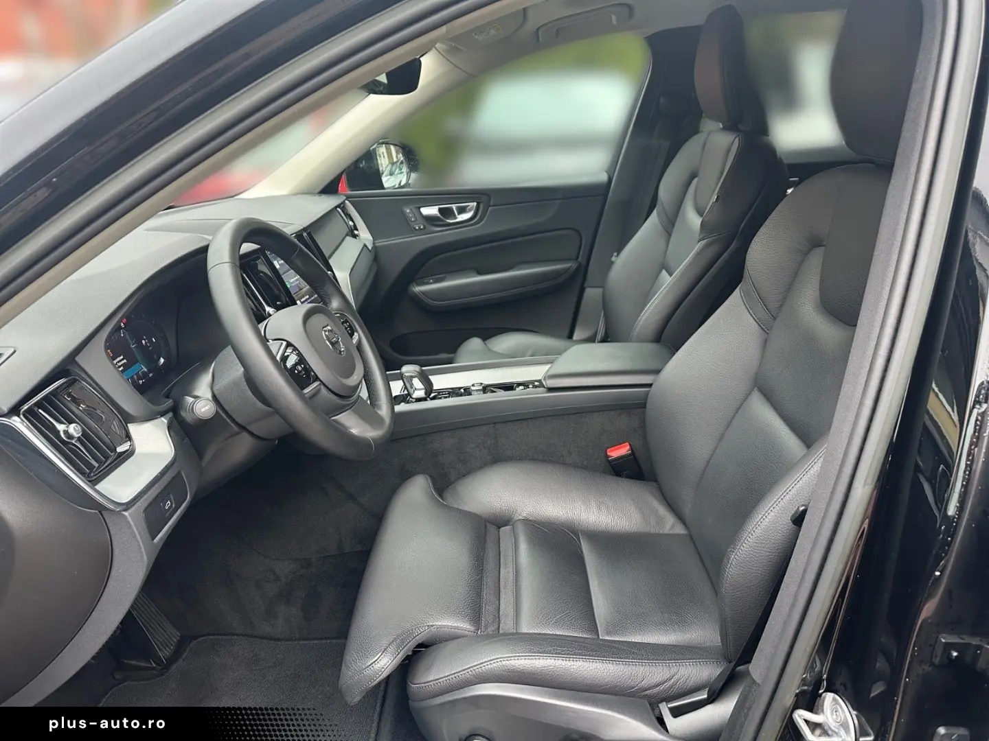 VOLVO XC60 Plus Dark 2WD BLIS ACC