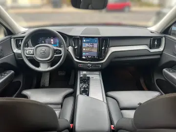 VOLVO XC60 Plus Dark 2WD BLIS ACC