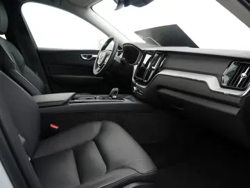 VOLVO XC60 2.0 Core 2WD SHZ KAMERA FACEL. STANDHZ LED