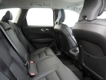 VOLVO XC60 2.0 Core 2WD SHZ KAMERA FACEL. STANDHZ LED