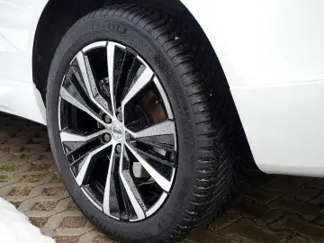 VOLVO XC60 2.0 Core 2WD SHZ KAMERA FACEL. STANDHZ LED