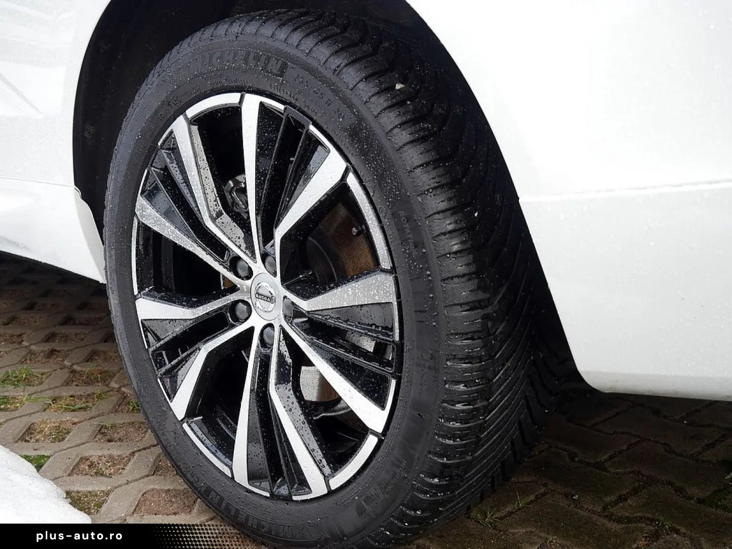 VOLVO XC60 2.0 Core 2WD SHZ KAMERA FACEL. STANDHZ LED