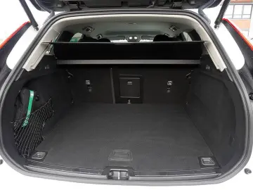 VOLVO XC60 2.0 Core 2WD SHZ KAMERA FACEL. STANDHZ LED