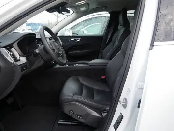 VOLVO XC60 2.0 Core 2WD SHZ KAMERA FACEL. STANDHZ LED