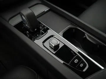 VOLVO XC60 2.0 Core 2WD SHZ KAMERA FACEL. STANDHZ LED