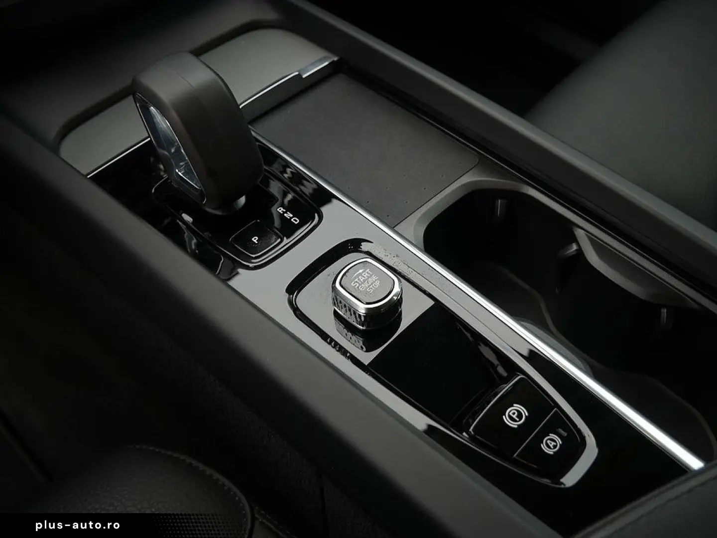 VOLVO XC60 2.0 Core 2WD SHZ KAMERA FACEL. STANDHZ LED