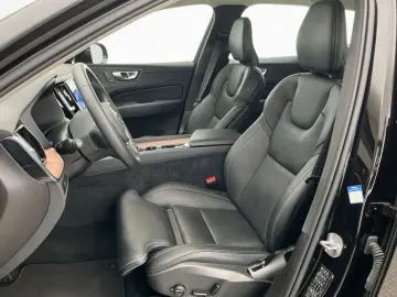 VOLVO XC60 B4 B Plus Dark