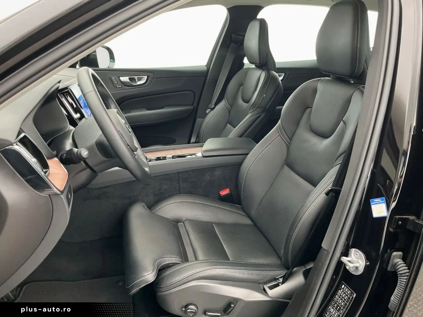 VOLVO XC60 B4 B Plus Dark