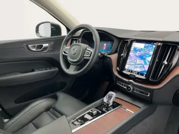 VOLVO XC60 B4 B Plus Dark