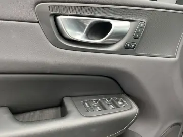 VOLVO XC60 B4 B Plus Dark