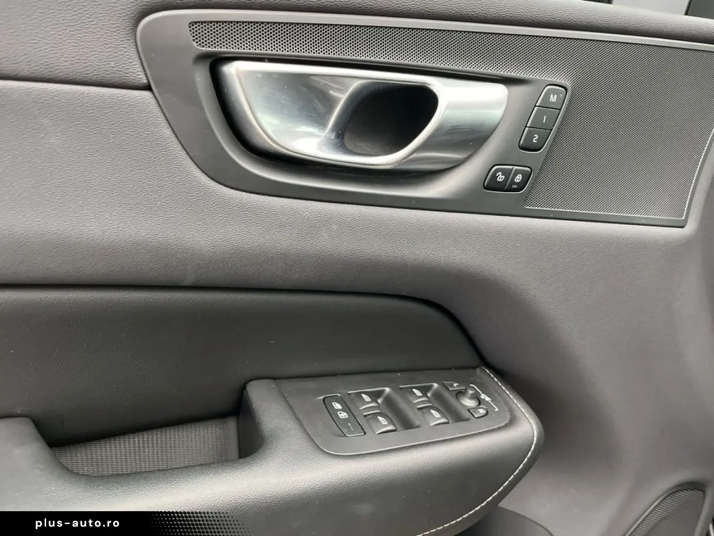 VOLVO XC60 B4 B Plus Dark