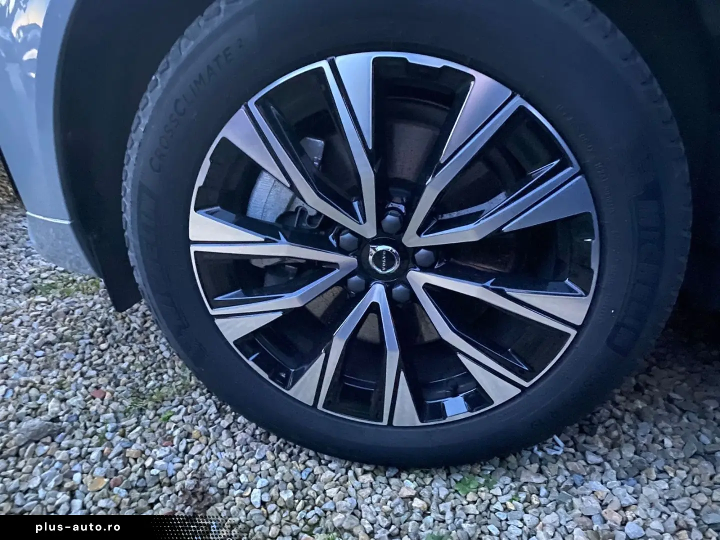 VOLVO XC60 B4 Plus Dark 2WD EU6d MHEV Navi Leder Digit