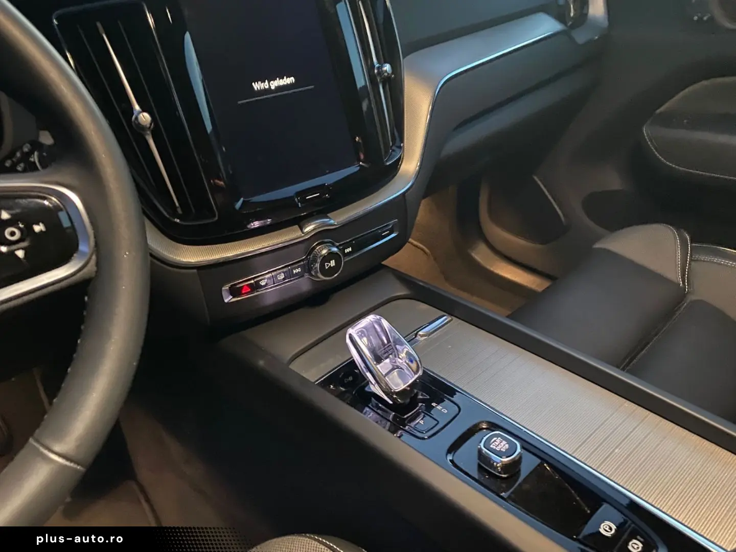 VOLVO XC60 B4 Plus Dark 2WD EU6d MHEV Navi Leder Digit