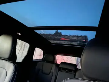 VOLVO XC60 B4 Plus Dark 2WD EU6d MHEV Navi Leder Digit